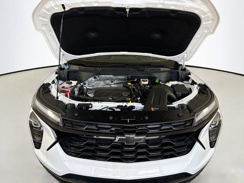 New 2026 Chevrolet Trax LT w/ Driver Confidence Package FWD image 32
