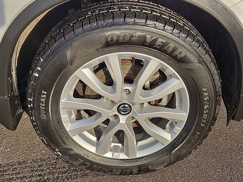 Certified 2019 Nissan Rogue SV image 8