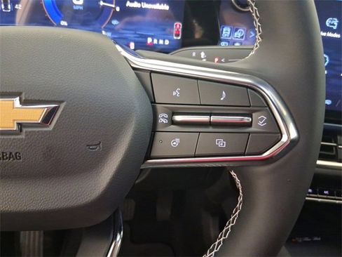 Used 2025 Chevrolet Equinox EV LT image 23