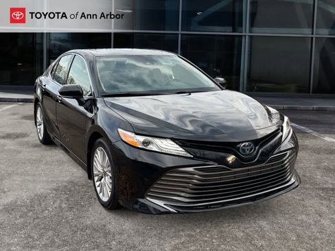 Used 2020 Toyota Camry XLE image 1