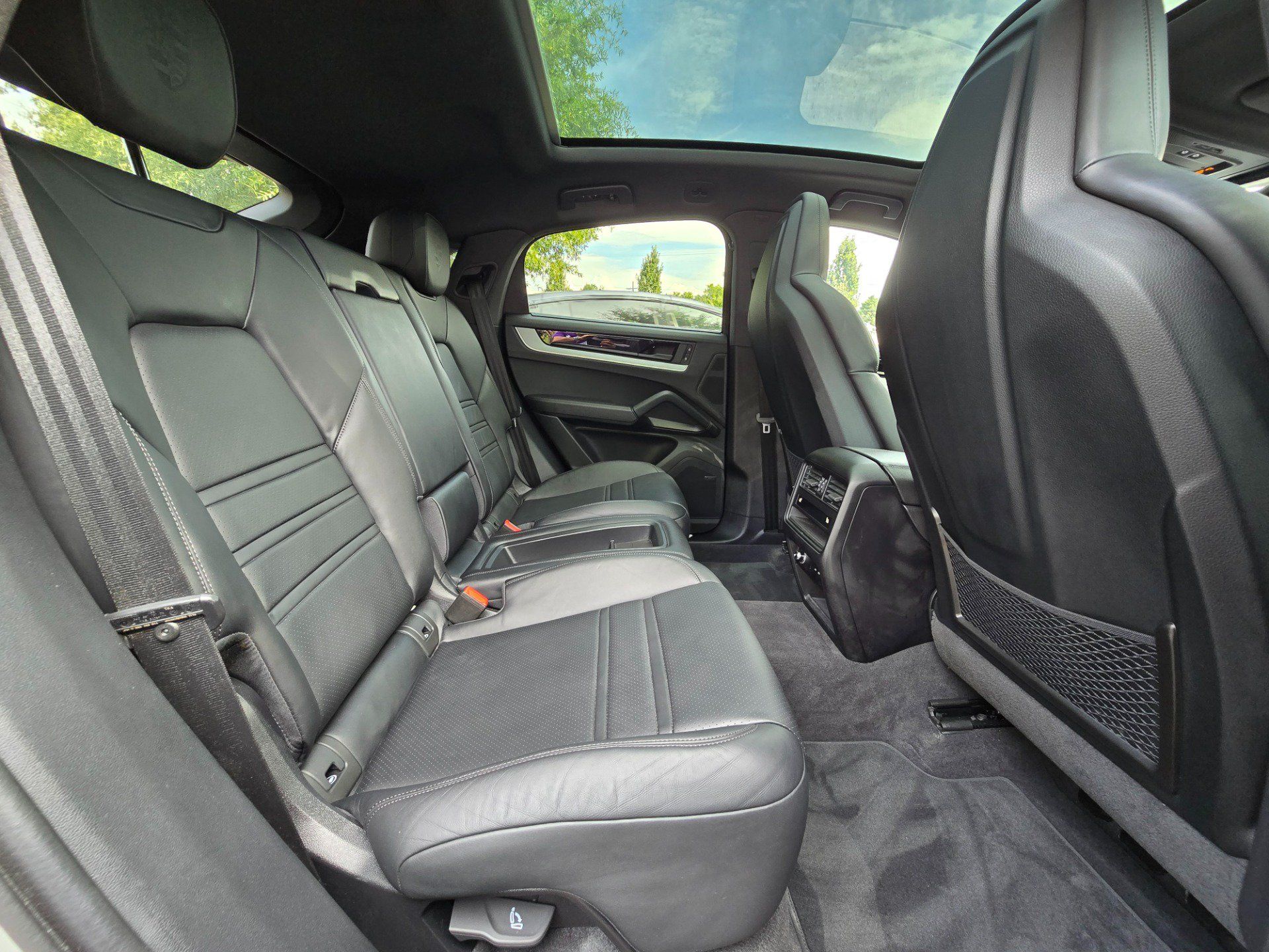 Used 2025 Porsche Cayenne Coupe AWD/4WD image 17