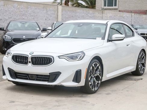 New 2025 BMW 230i Coupe w/ Premium Package image 4