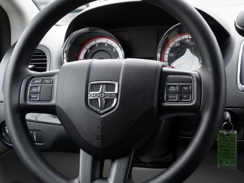 Used 2018 Dodge Grand Caravan SE w/ UConnect Hands-Free Group FWD image 21