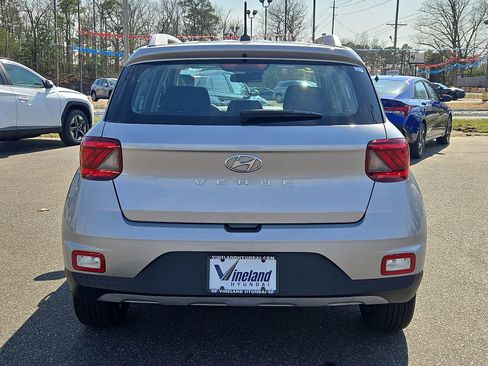 Certified 2023 Hyundai Venue SEL image 28