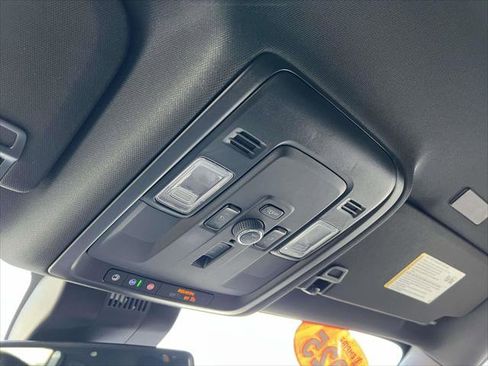 Used 2025 Chevrolet Suburban Premier image 30