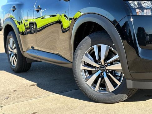 New 2025 Nissan Pathfinder SL image 4