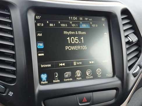 Used 2017 Jeep Cherokee Limited AWD/4WD image 18
