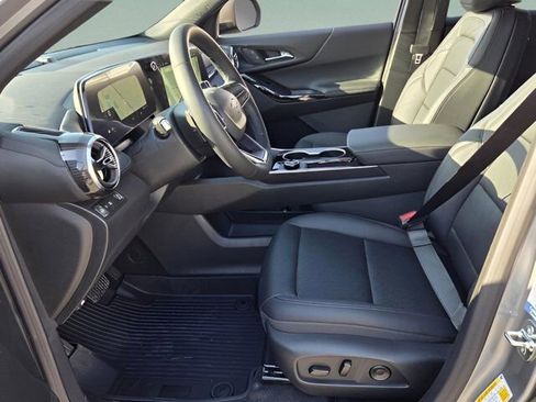 New 2026 Chevrolet Equinox LT w/ Convenience Package II FWD image 13