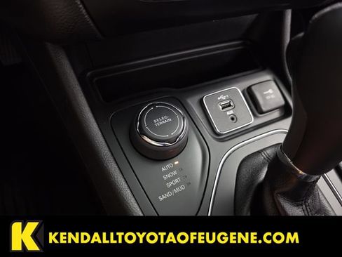 Used 2019 Jeep Cherokee Latitude Plus AWD/4WD image 21