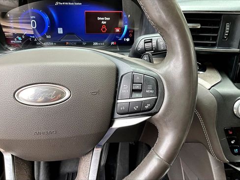 Used 2020 Ford Explorer Platinum w/ Premium Technology Package image 11