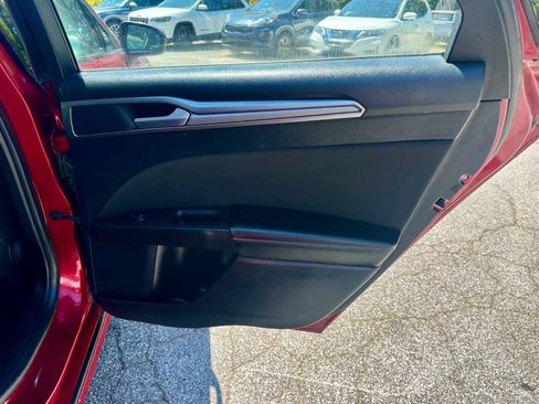 Used 2020 Ford Fusion SE FWD image 15