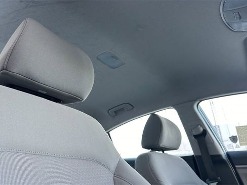 Used 2018 Hyundai Elantra SE image 16