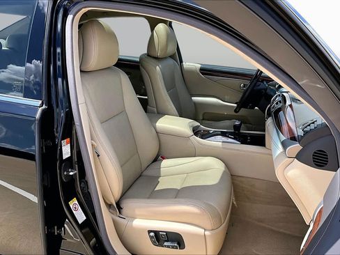 Used 2017 Lexus LS 460 w/ Comfort Package RWD image 9