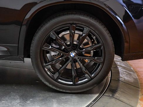 Used 2025 BMW X4 xDrive30i w/ Premium Package image 11