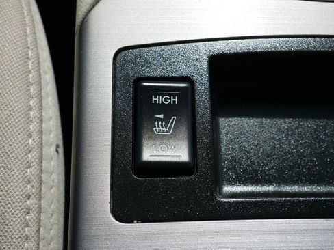 Used 2013 Subaru Outback 2.5i Premium AWD/4WD image 30