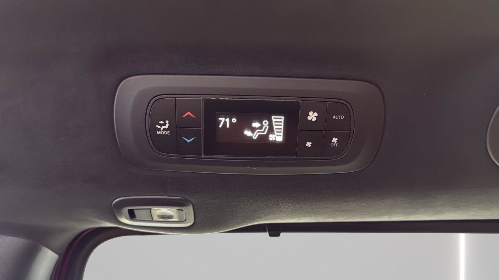 Used 2023 Chrysler Pacifica Pinnacle FWD image 31