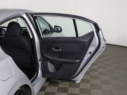 Used 2022 Nissan Sentra SV FWD image 19