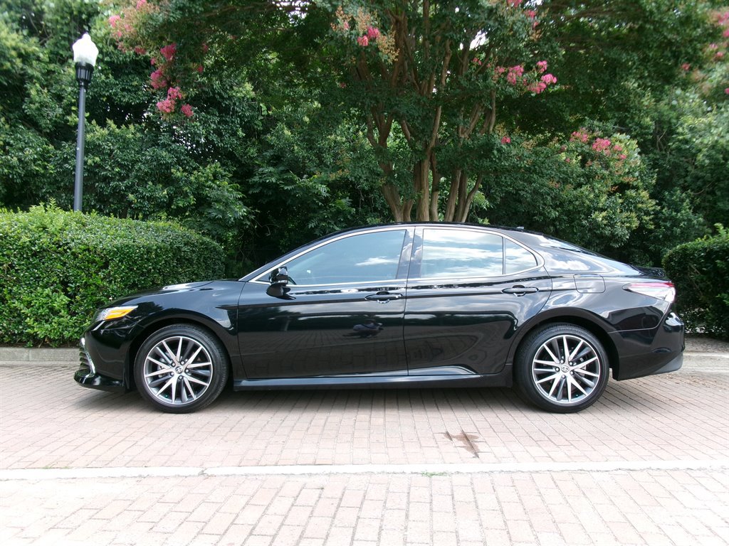 Used 2024 Toyota Camry XLE FWD image 4