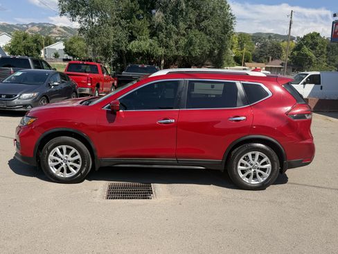 Used 2017 Nissan Rogue SV AWD/4WD image 3