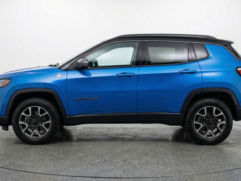 Used 2025 Jeep Compass Trailhawk AWD/4WD image 5