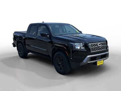 Used 2024 Nissan Frontier SV RWD image 7
