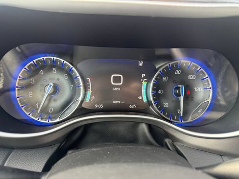 Used 2023 Chrysler Pacifica Touring-L FWD image 22