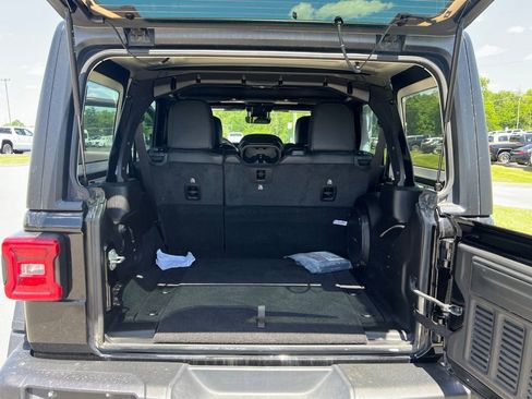 Used 2024 Jeep Wrangler Unlimited Rubicon w/ Capability Package AWD/4WD image 9