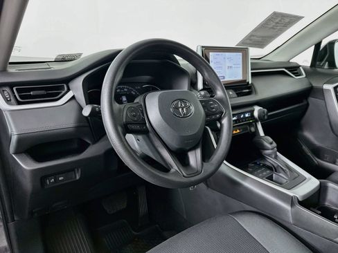 Used 2025 Toyota RAV4 LE AWD/4WD image 9