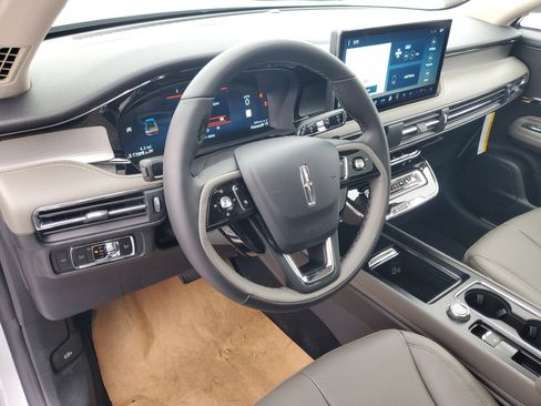 New 2026 Lincoln Corsair Premiere image 13