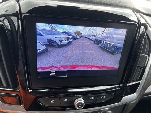 Used 2023 Chevrolet Traverse LT image 29