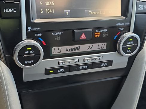 Used 2014 Toyota Camry XLE w/ Leather Package FWD image 20