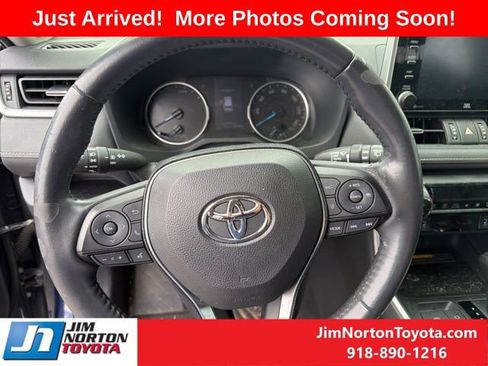 Used 2021 Toyota RAV4 XLE Premium image 14