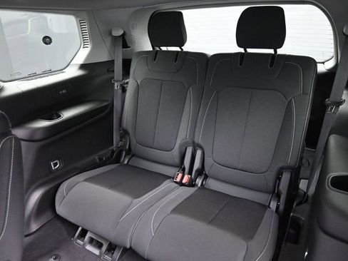 Used 2022 Jeep Grand Cherokee L Laredo w/ Luxury Tech Group I image 15