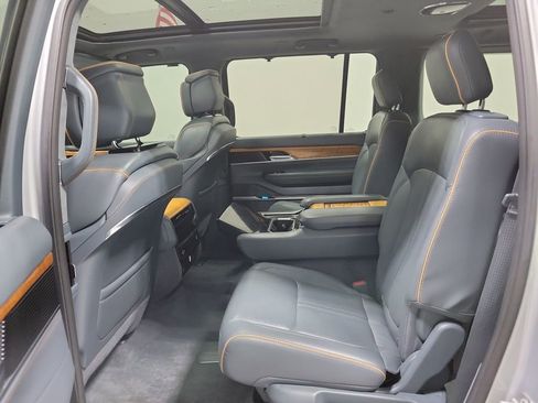 Used 2022 Jeep Grand Wagoneer Series II w/ Convenience Group III image 65