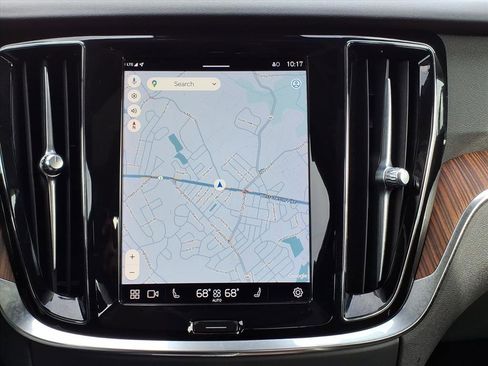 Used 2024 Volvo S60 B5 Plus image 25