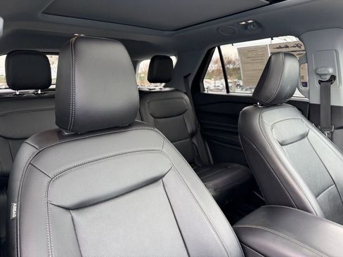 Certified 2022 Ford Explorer Limited w/ Limited Technology Package image 19