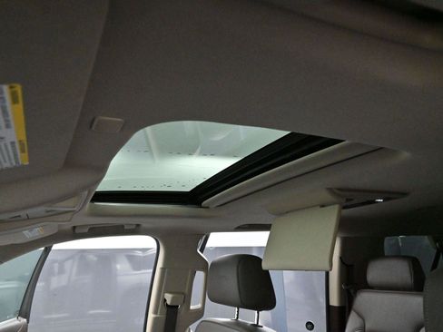 Used 2019 GMC Yukon XL Denali w/ Denali Ultimate Package image 32