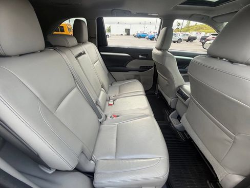 Used 2016 Toyota Highlander XLE AWD/4WD image 35
