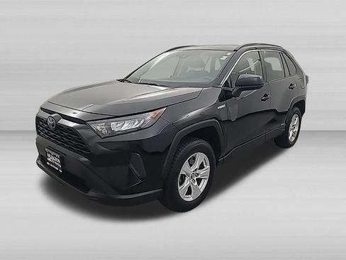 Used 2019 Toyota RAV4 LE w/ Carpet Mat Package AWD/4WD image 7