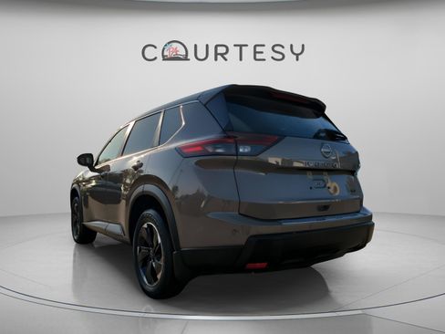 Certified 2024 Nissan Rogue SV image 2