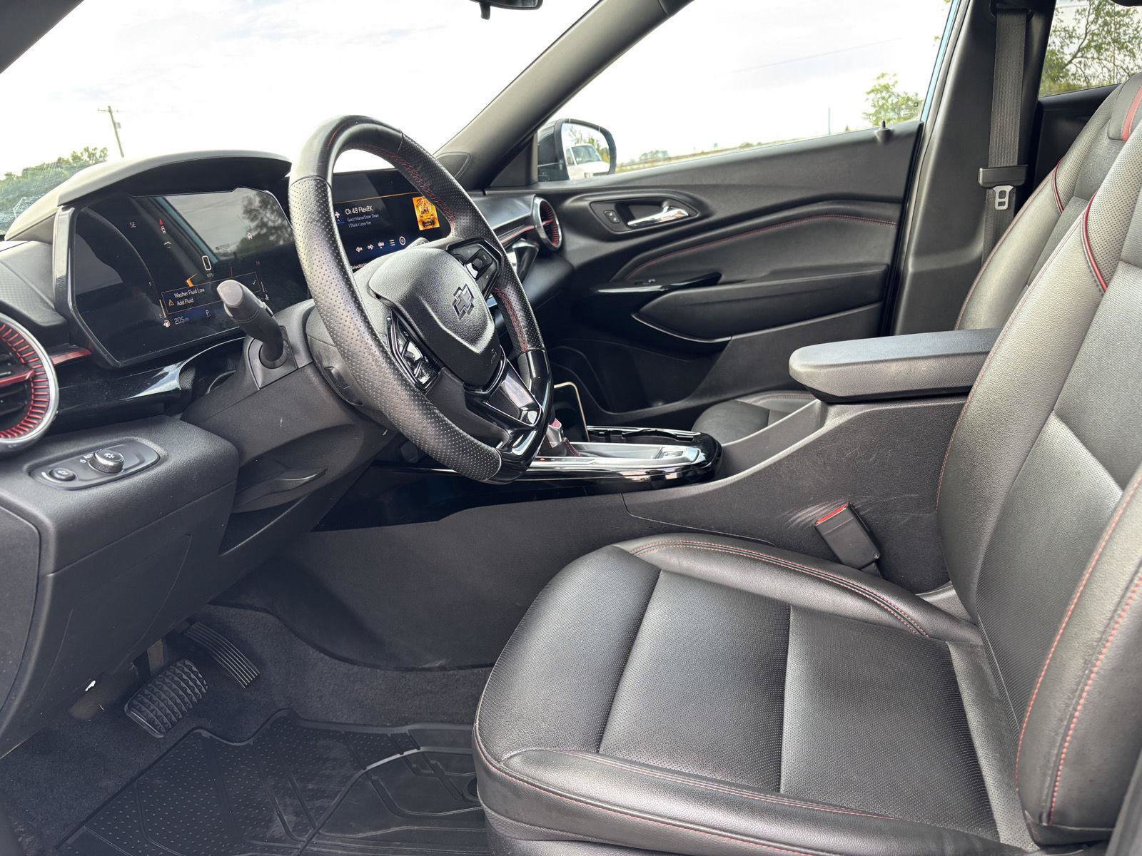 Used 2025 Chevrolet Trax RS w/ Driver Confidence Package FWD image 14