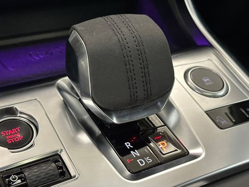 Used 2022 Jaguar XF R-Dynamic SE image 24