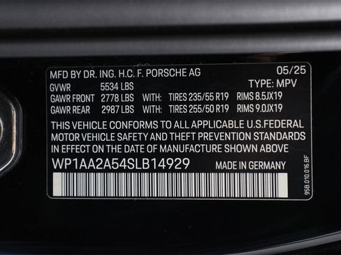 Certified 2025 Porsche Macan image 19