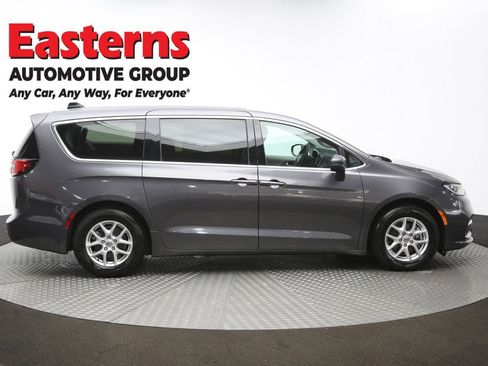 Used 2023 Chrysler Pacifica Touring-L FWD image 47