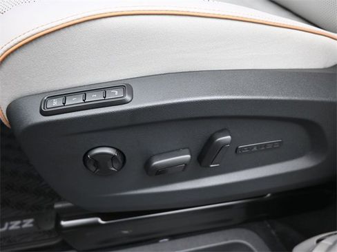 New 2025 Volkswagen ID. Buzz Pro S Plus image 18