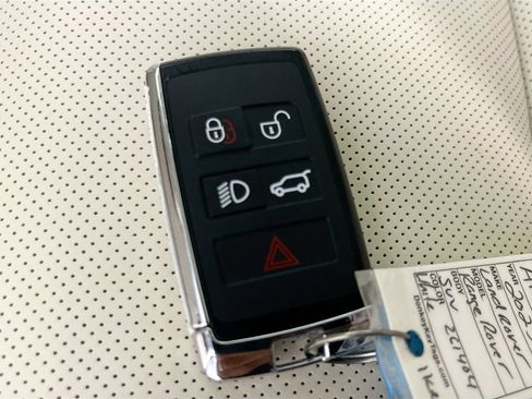 Used 2025 Land Rover Range Rover Autobiography AWD/4WD image 23