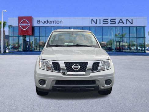 Used 2017 Nissan Frontier SV RWD image 2