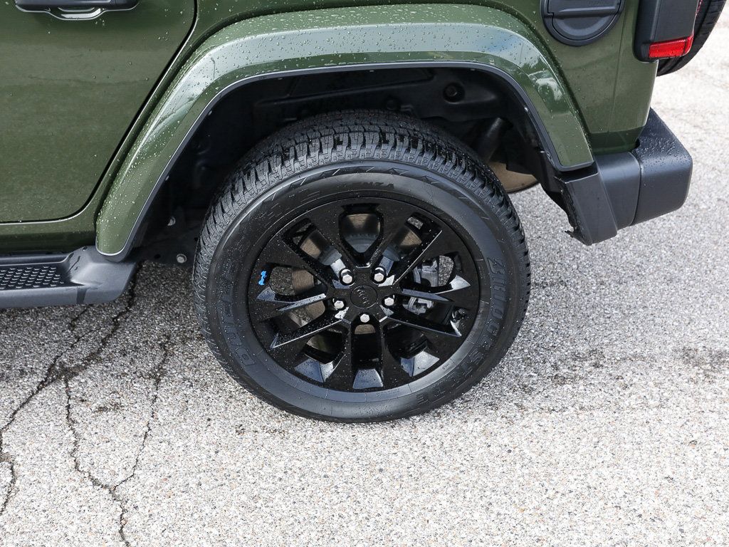 Used 2023 Jeep Wrangler Unlimited Sahara w/ Cold Weather Group AWD/4WD image 4
