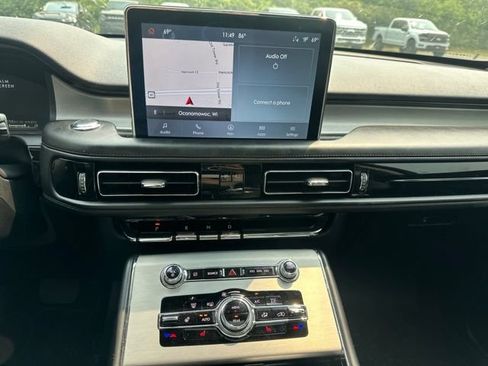 Used 2023 Lincoln Aviator AWD w/ Premium Package image 3