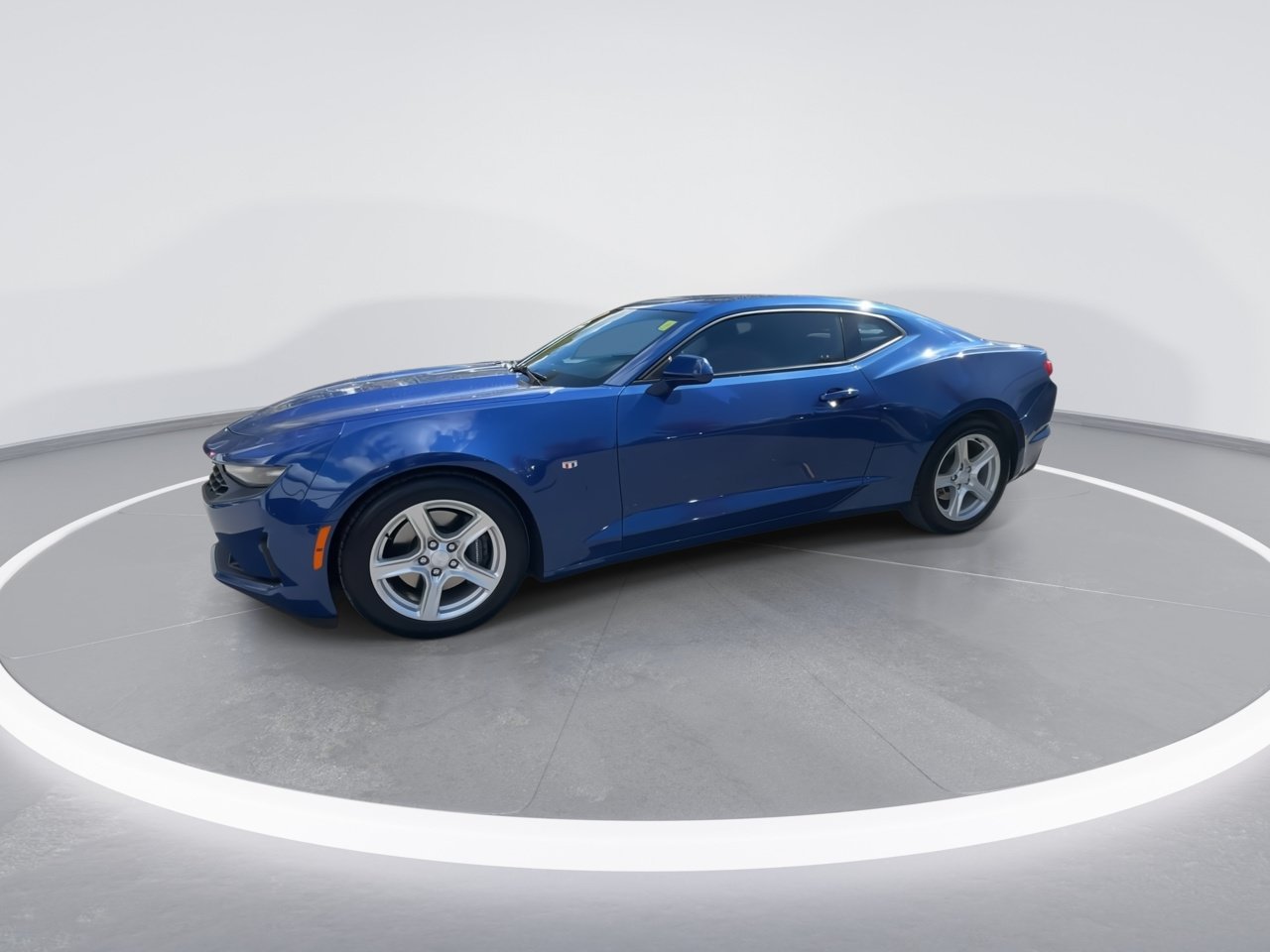 Used 2023 Chevrolet Camaro LT RWD image 9